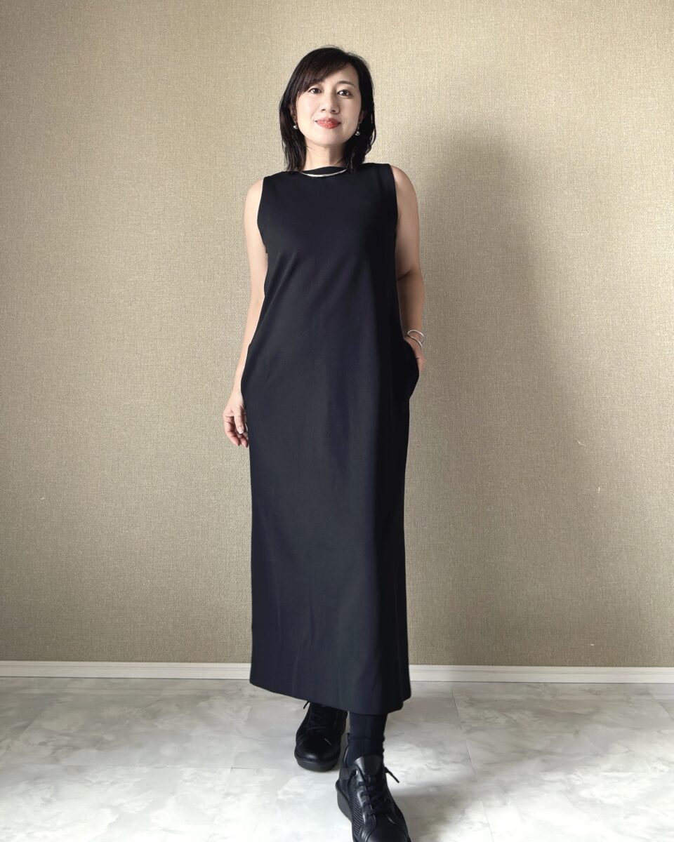 ユニクロ クレープジャージーワンピースノースリーブ 小柄向け