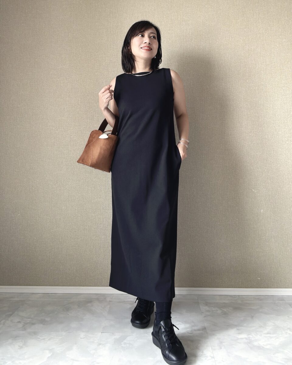 ユニクロ クレープジャージーワンピースノースリーブ 小柄向け