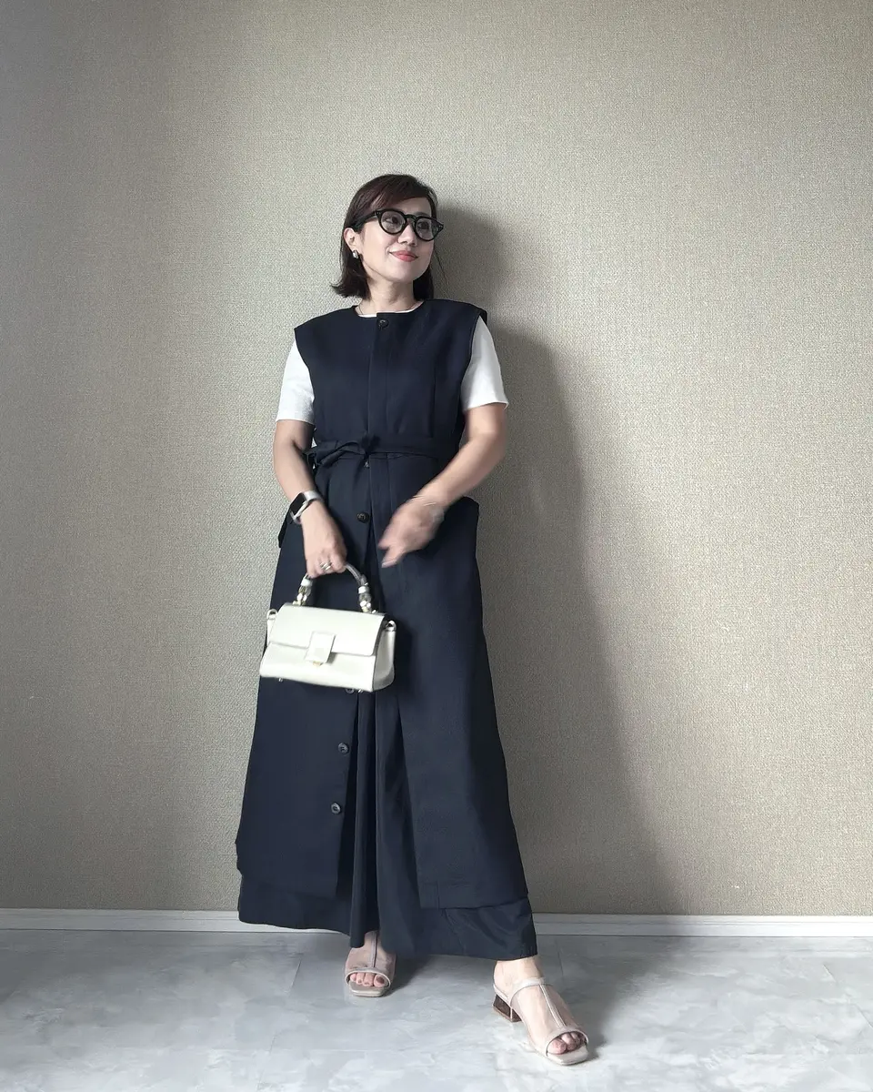 ジレを羽織って縦長にスタイルアップ