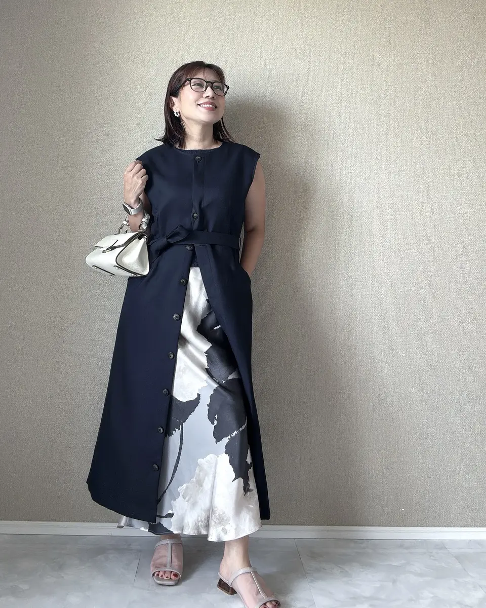 ジレを羽織って縦長にスタイルアップ